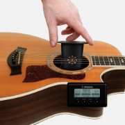 Immagine di Umidificatore D'Addario Accessories per chitarra acustica con sensore digitale di temperatura e umidità