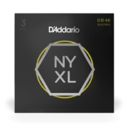 Immagine di D'Addario NYXL0946-P - Corde avvolte in nickel per chitarra elettrica, scalatura super leggera per i cantini / scalatura normale per i bassi, 9-46, 3 mute