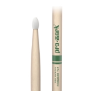 Immagine di Bacchette ProMark Classic Forward 747 in noce americano grezzo, punta ovale in nylon