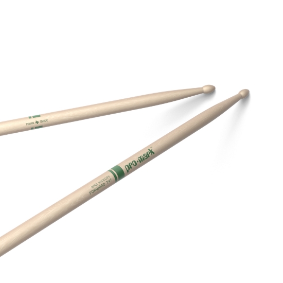 Immagine di Bacchette ProMark Classic Forward 747 in noce americano grezzo, punta ovale in legno
