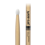 Immagine di Bacchette ProMark Classic Forward 747B in noce americano, punta ovale in nylon