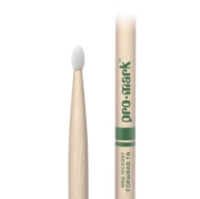 Immagine di Bacchette ProMark Classic Forward 7A in noce americano grezzo, punta ovale in nylon