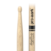 Immagine di Bacchette in quercia giapponese Shira Kashi ProMark 2S con punta in legno, design di Tommy Aldridge