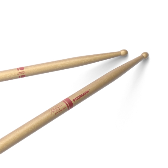 Immagine di Bacchette in hickory ProMark DC8 con punta in legno, design di Jeff Ausdemore