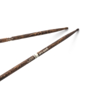 Immagine di Bacchette ProMark Classic Forward 7A FireGrain in noce americano, punta ovale in legno