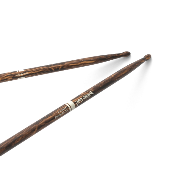 Immagine di Bacchette ProMark Classic Forward 5B FireGrain in noce americano, punta ovale in legno